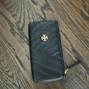 Tory Burch Kira Chevron Phone Wallet - black